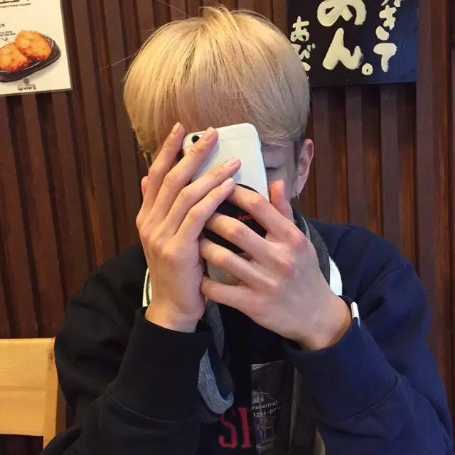 葛烟健眉